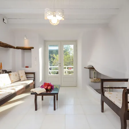 Naxian Queen Luxury & Αγία Άννα