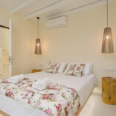 Naxian Queen Luxury & Αγία Άννα