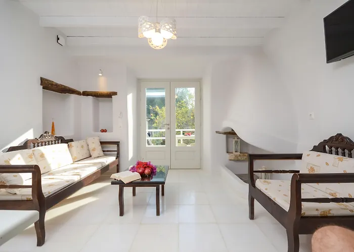 Naxian Queen Luxury & Agia Anna (Naxos)